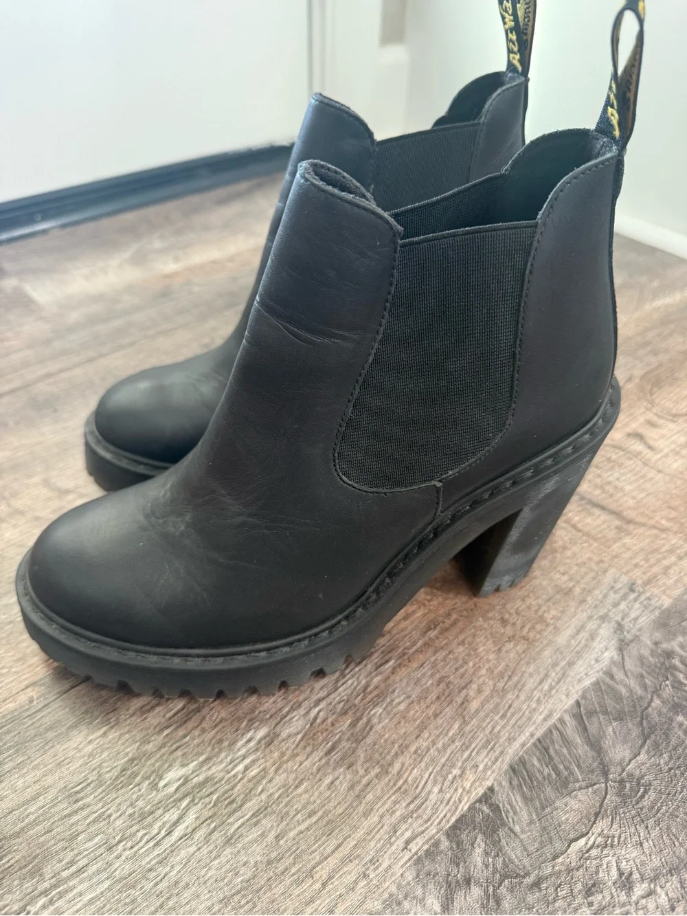 Dr. Martens Hurston Women’s Black Leather Chelsea Ankle Boots Round Toe US 7